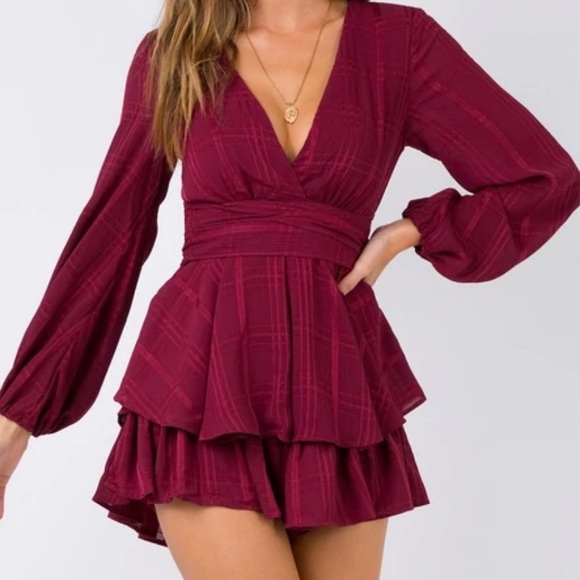 NWT Sold out princess Polly string of stars romper in color wine size US 4 - Picture 1 of 2